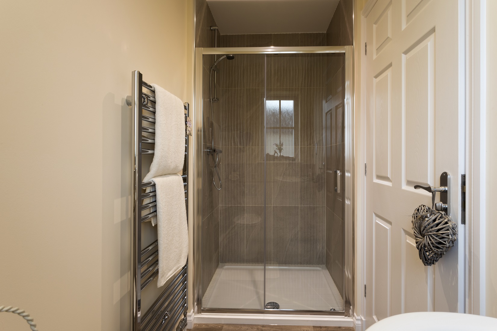 10-Cairnwell-en-suite-shower