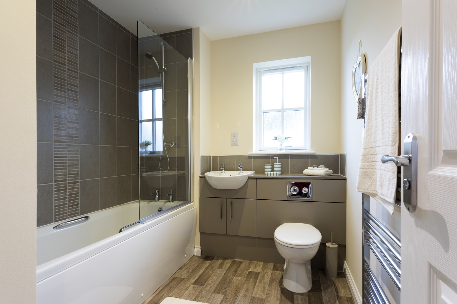 12-Cairnwell-main-bathroom